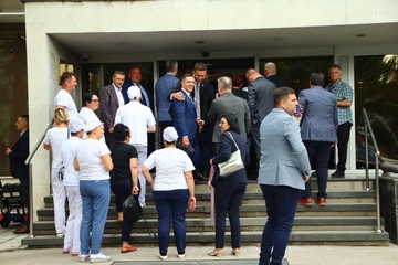 Poslanici se vraćaju u klupe, dojava bila lažna