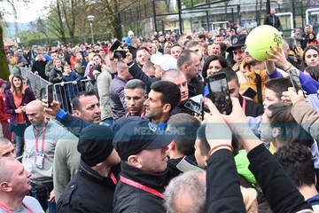 Đoković završio trening, slikao se sa navijačima i potpisivao im rekvizite