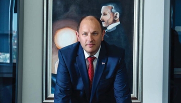 Dok ERS tone u dugovima, Petrović daje milion KM za namještaj (FOTO)