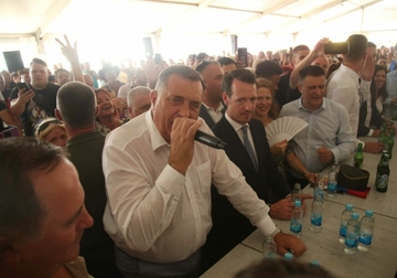 Dodik na Manjači zapjevao svoj omiljeni hit (VIDEO)