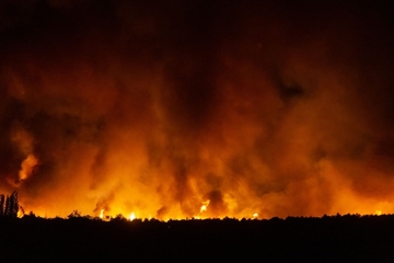 I dalje gori na području Šibenika, ali je vatra okružena (VIDEO)
