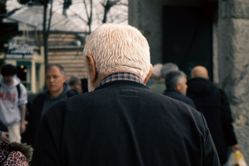 Otkriveno šta pored gena najviše utiče na prerano sjedenje kose
