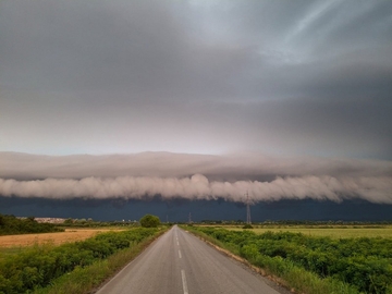 Prijeteći oblak snimljen kod Nove Gradiške, očekuje se ozbiljno nevrijeme (FOTO)