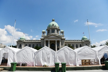 Vučić: U nedjelju počinje uklanjanje šatora ispred Narodne Skupštine