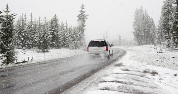 Zbog snijega obustavljen saobraćaj preko Morina