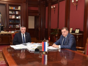 Koji su mogući scenariji nakon Viškovićeve ostavke i oduzimanja mandata Dodiku?