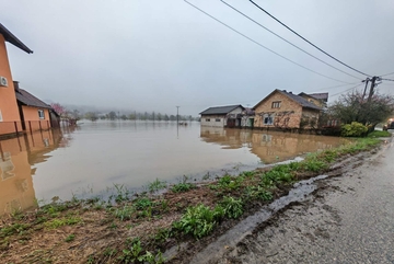 Proglašena vanredna situacija u Kostajnici, oglasile se i serene za uzbunjivanje