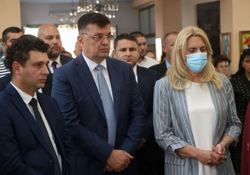 Predsjednica Srpske u posjeti Kostajnici: Republičke institucije će pomoći u saniranju štete od zemljotresa