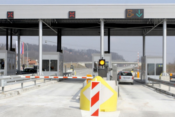 Postavili naplatne kućice, pa ih ruše za 1,5 milion KM