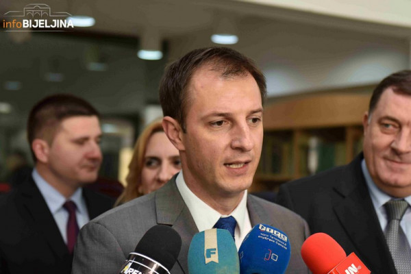 Ćorić: Od Mektićevog sporadičnog ulaska migranata u BiH do njih 5.000