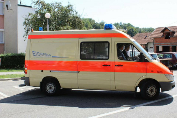 Lopare: Dječak rođen u automobilu