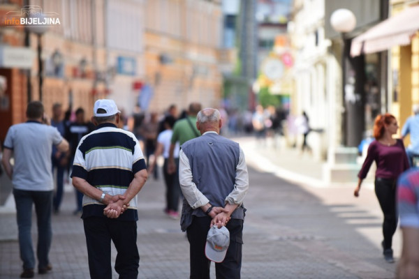 Pet penzija neophodno da se pokrije potrošačka korpa u Srpskoj