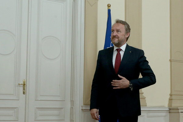 Bakir Izetbegović novcem građana plaća knjigu o ocu Aliji