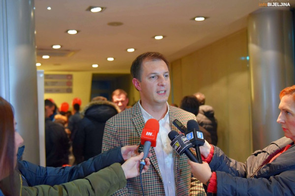 Ćorić: SDS boli činjenica što je gorivo najjeftinije u Srpskoj