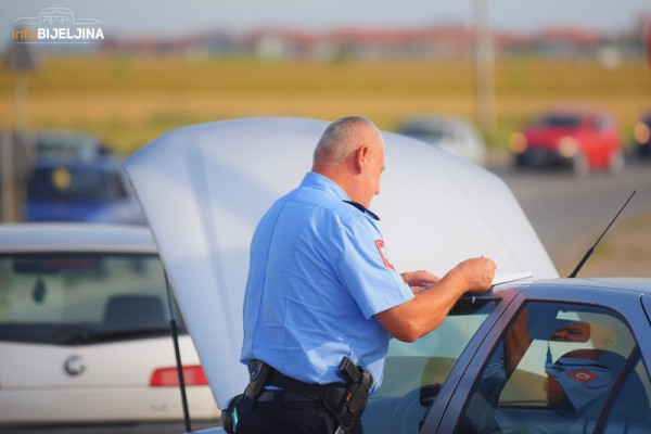 Policajci poručili građanima da nezadovoljstvo zbog cijene goriva izražavaju u skladu sa zakonom, inače će platiti kaznu