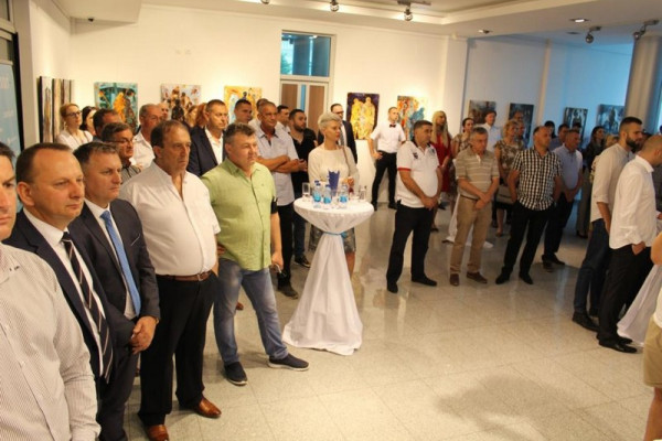 Prihodi poreskih obveznika lani dvije milijarde KM