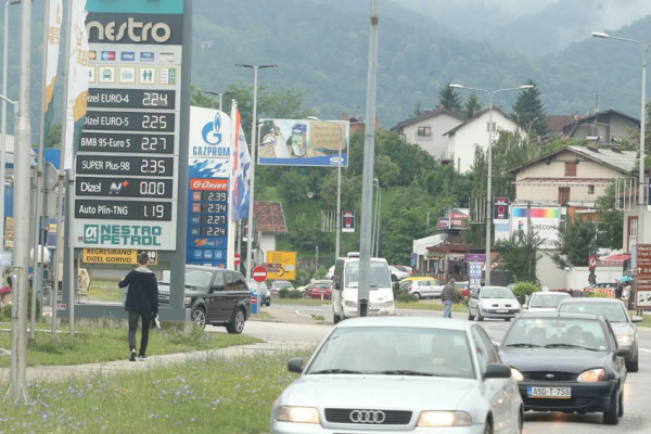 Distributeri obećali da će se odreći dijela marže, cijena goriva biće od 2,11 do 2,29 KM