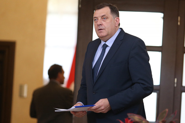 Dodik: Neće biti smanjenja akciza da bi pojeftinilo gorivo