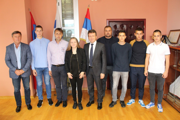 Za najbolje osnovce i srednjoškolce 5.000 KM