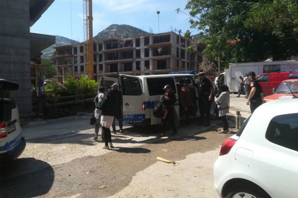 Na području Gacka pronađeno 19 migranata, među njima tri bebe