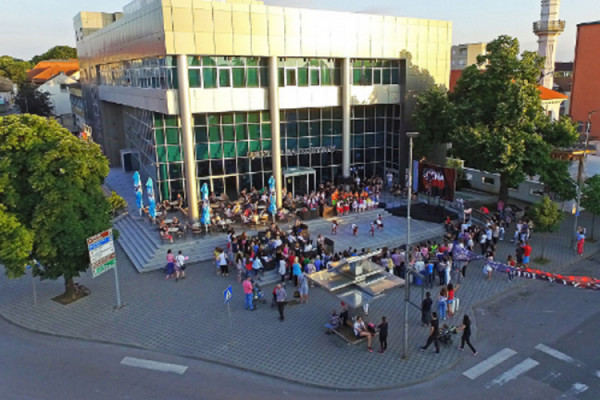 "Crvena jabuka" otvorila ljetnje takmičenje talenata