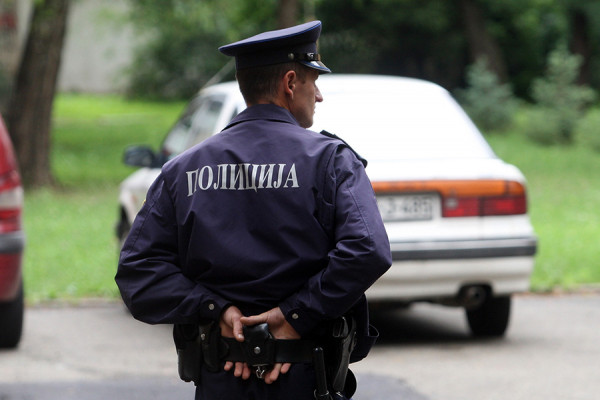 Automobil sletio s puta, poginula djevojka (23)