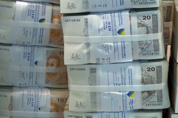 Od akciza na gorivo prikupljeno 165 miliona KM