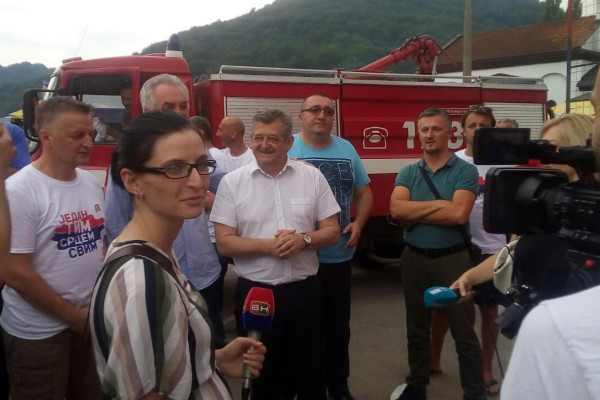 Bijeljina donirala vatrogasno vozilo Šekovićima