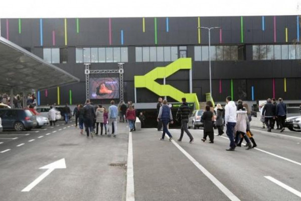 Tržni centar u Tuzli nastavio sa radom, nema traga eksplozivu