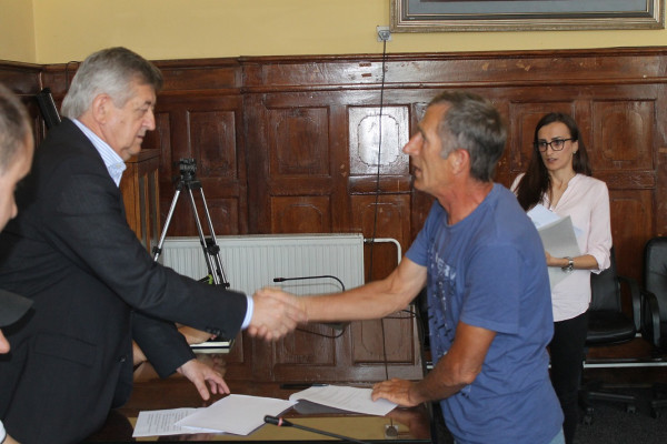 Potpisani ugovori za izgradnju osam kuća uništenih u poplavi