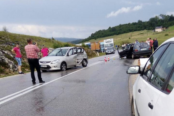U sudaru više lica povrijeđeno