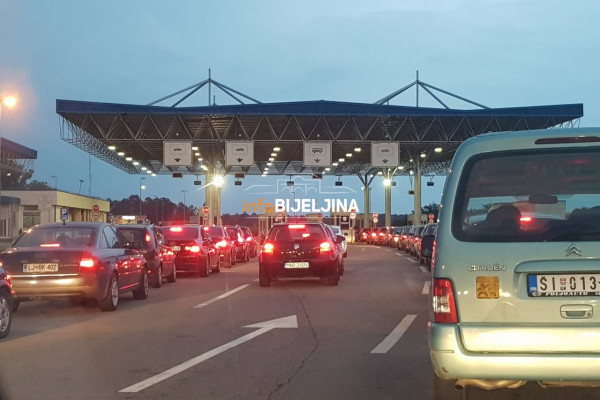 Kolone na graničnom prelazu Rača, čekanje i do dva sata