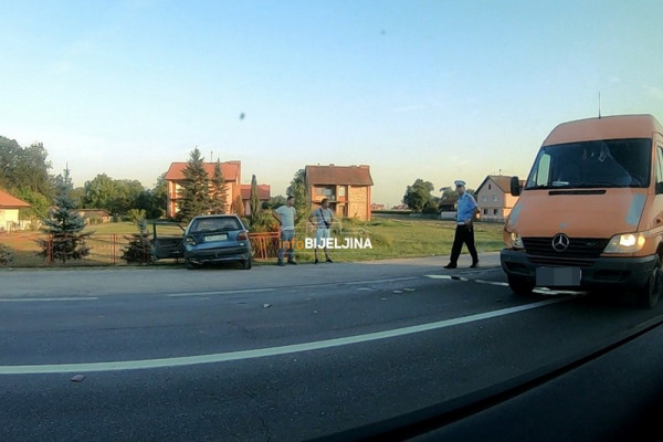 Sudar dva vozila na ulazu u Dvorove