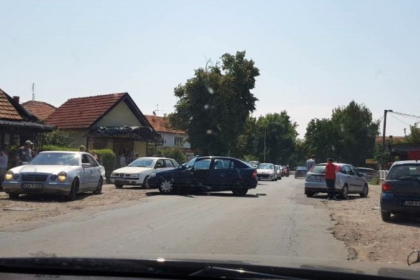 Sudar više automobila na "Pet jezera"