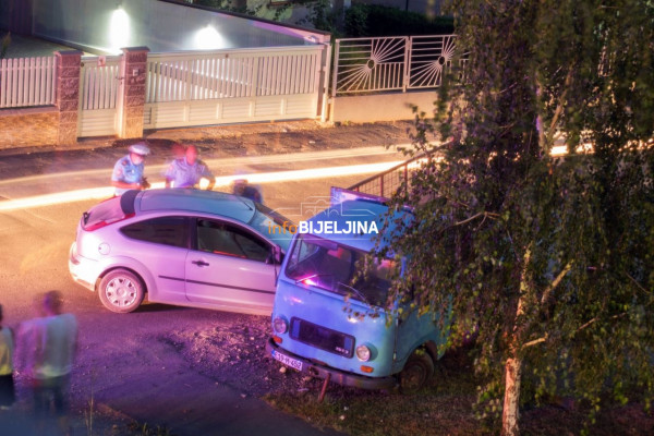 Bijeljina: Fordom udario u parkiran kamion