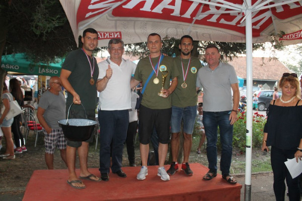 Dvorovljanski lovci najbolji majstori i za riblju čorbu