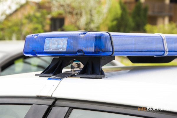 U sudaru traktora i automobila dvoje povrijeđeno