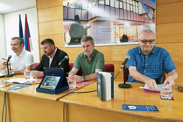 Promovisana knjiga "Zna li ko engleski"