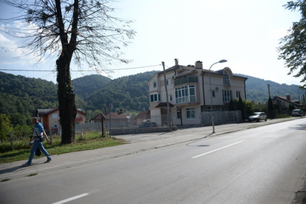 Istraga ubistva Šijana: Policija pronašla zapaljeni auto i automatsku pušku