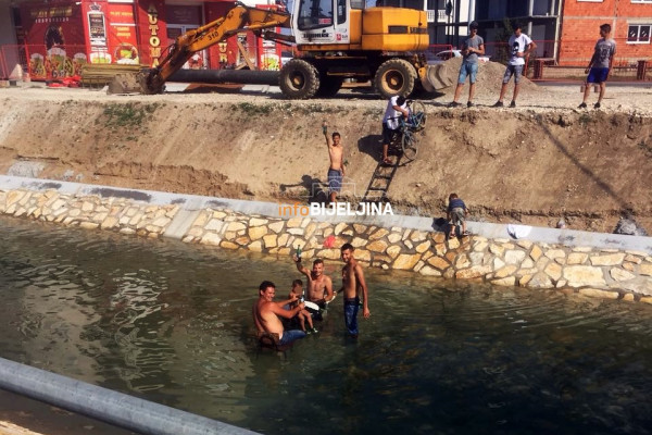 Prvi "kupači" na kanalu Dašnica u Bijeljini /FOTO/