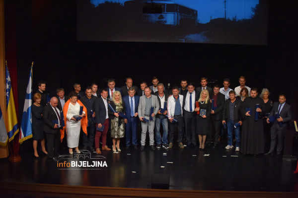 Dodijeljena priznanja za najzaslužnije građane Bijeljine /FOTO/
