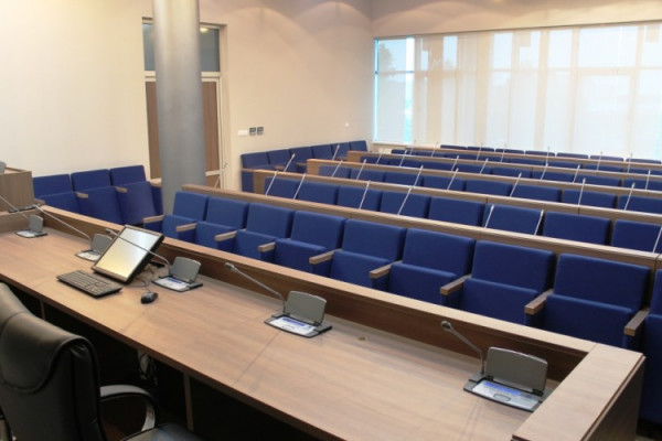 Politika, unosan biznis pojedinca ili vještina upravljanja za opštu korist društva?