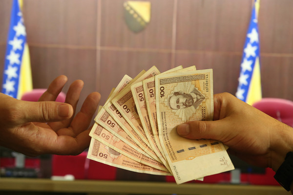 Policija podnijela izvještaj zbog štete od 858.000 KM: Novac od prodatih stanova uzimali sebi