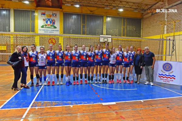 Odbojkašice Radnika dobile novu opremu /FOTO/