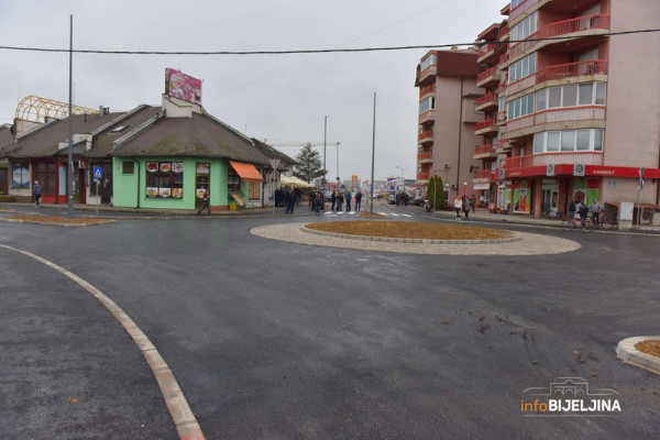 Pušten u saobraćaj 13. kružni tok u Bijeljini /FOTO/