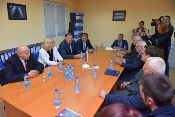 Riješen problem poljoprivrednika i radnika, prekinut štrajk u Žitoprometu /FOTO/