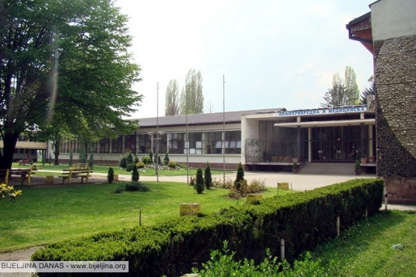 Nakon više od dvije decenije učenici se školuju za frizera