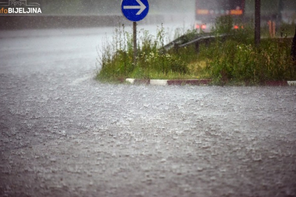 Zbog zagađenja sumpor - dioksidom padaju kisele kiše