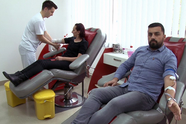 Učenici Ekonomske škole dobrovoljno dali krv