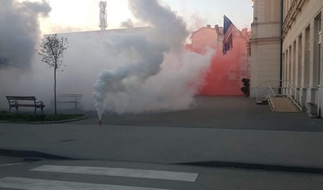 Bijeljina: Privedene četiri osobe zbog aktiviranja dimnih bombi ispred Gradske uprave